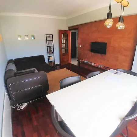 Flat With 3br In - Walk To Fil And Meoarena * Лиссабон