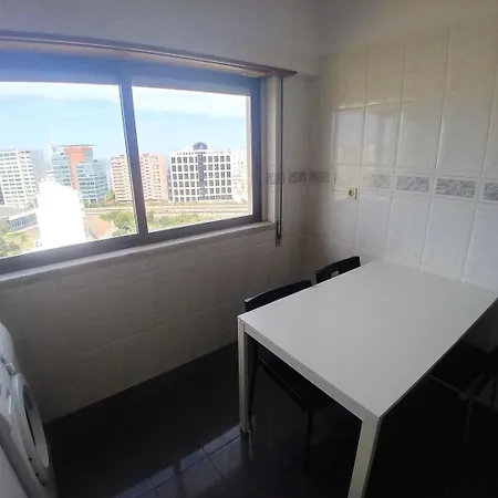 Апартаменты Flat With 3br In - Walk To Fil And Meoarena Лиссабон