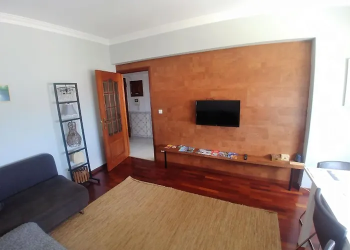 Flat With 3br In - Walk To Fil And Meoarena דירה ליסבון