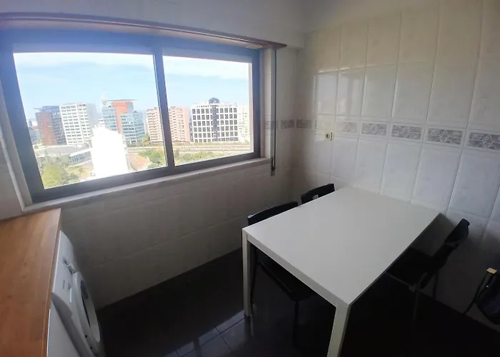 דירה Flat With 3br In - Walk To Fil And Meoarena ליסבון