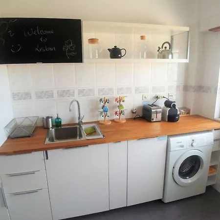 Apartment Be Local - With 3 Bedroom Near Oriente Station In *