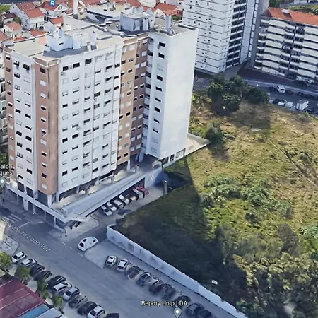 Apartment Be Local - With 3 Bedroom Near Oriente Station In