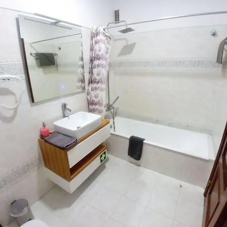Be Local - With 3 Bedroom Near Oriente Station In *
