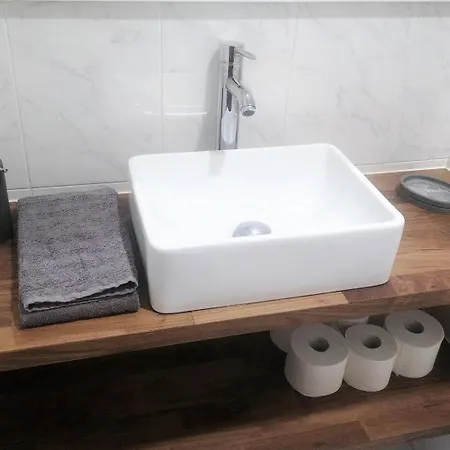 Flat With 3br In - Walk To Fil And Meoarena Apartmán *